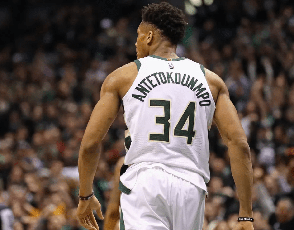 护台像王曼昱，涨球肉眼可见，她在拼命追赶国乒主力脚步（打法酷似王曼昱，进步肉眼可见，正全力追赶国乒主力）