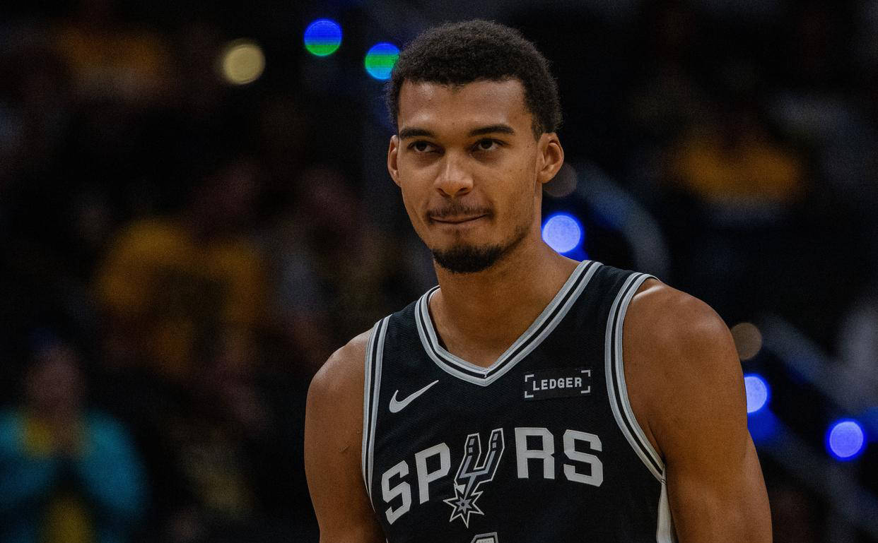 斯洛特：范戴克因病缺席今日比赛，布拉德利因小伤缺阵（斯洛特：范戴克因病无缘今日出战，布拉德利轻伤缺席）