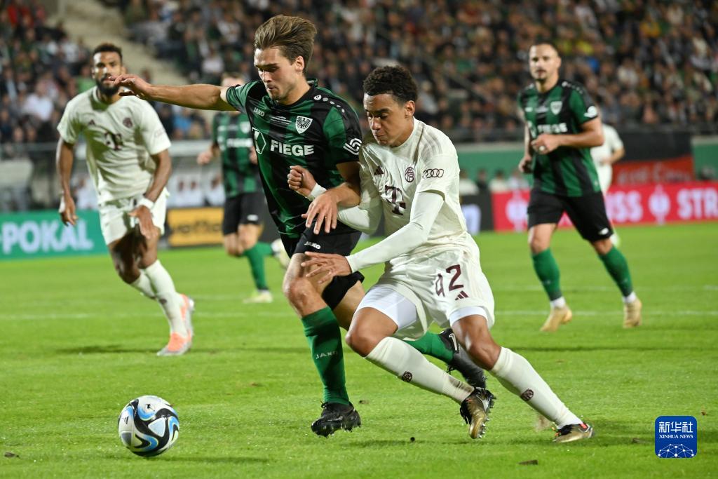 Edgar Lima后半程发力完成夸张动作