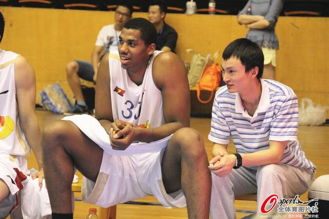 略伦特：若没被西班牙征召我也不难过；我现在享受品葡萄酒（略伦特：即便不入选西班牙队也坦然，如今正享受品葡萄酒的时光）