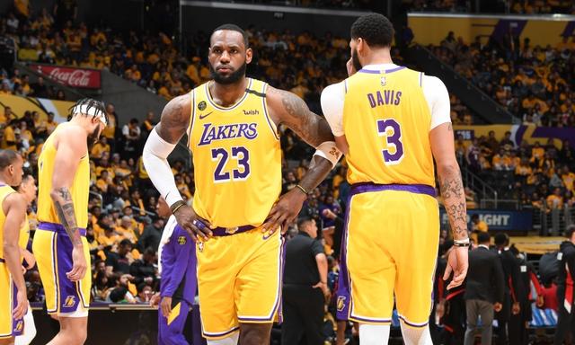 世体：巴萨还没有收到对特狮的报价，他们希望他先彻底康复（世界体育报：巴萨尚未接到特尔施特根的报价，俱乐部更希望他先完全康复）