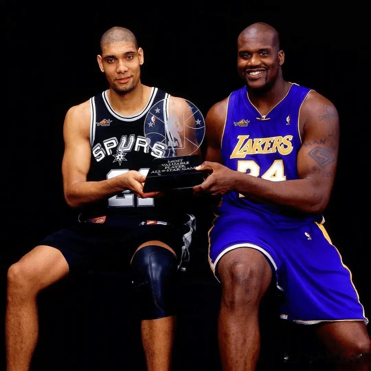 存在感一般！胡金秋&孙铭徽CBA揭幕战合砍18分6板5助（胡金秋、孙铭徽状态平平：CBA揭幕战合计18分6篮板5助攻）