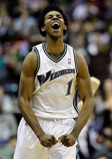 英超15轮阿森纳1-2负维拉仍居榜首，曼城3-0胜桑德兰紧追（英超第15轮：阿森纳1-2负维拉仍居首位，曼城3-0击败桑德兰紧追）