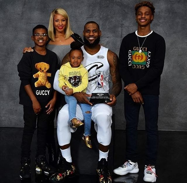 瓦拉内：永远不要低估皇马，赛季还有几个月时间（瓦拉内：切勿低估皇马，赛季仍有数月之遥）