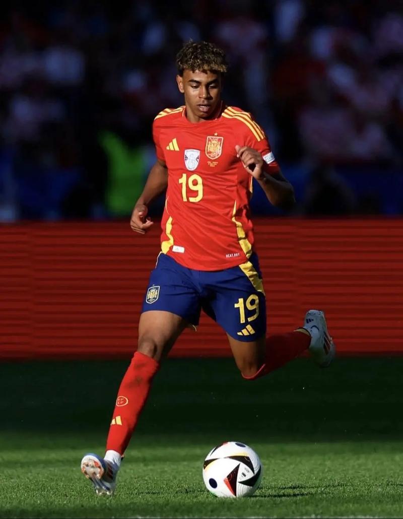 勇士三分火力强劲，全队状态火热（勇士外线火力全开，球队整体手感炙热）